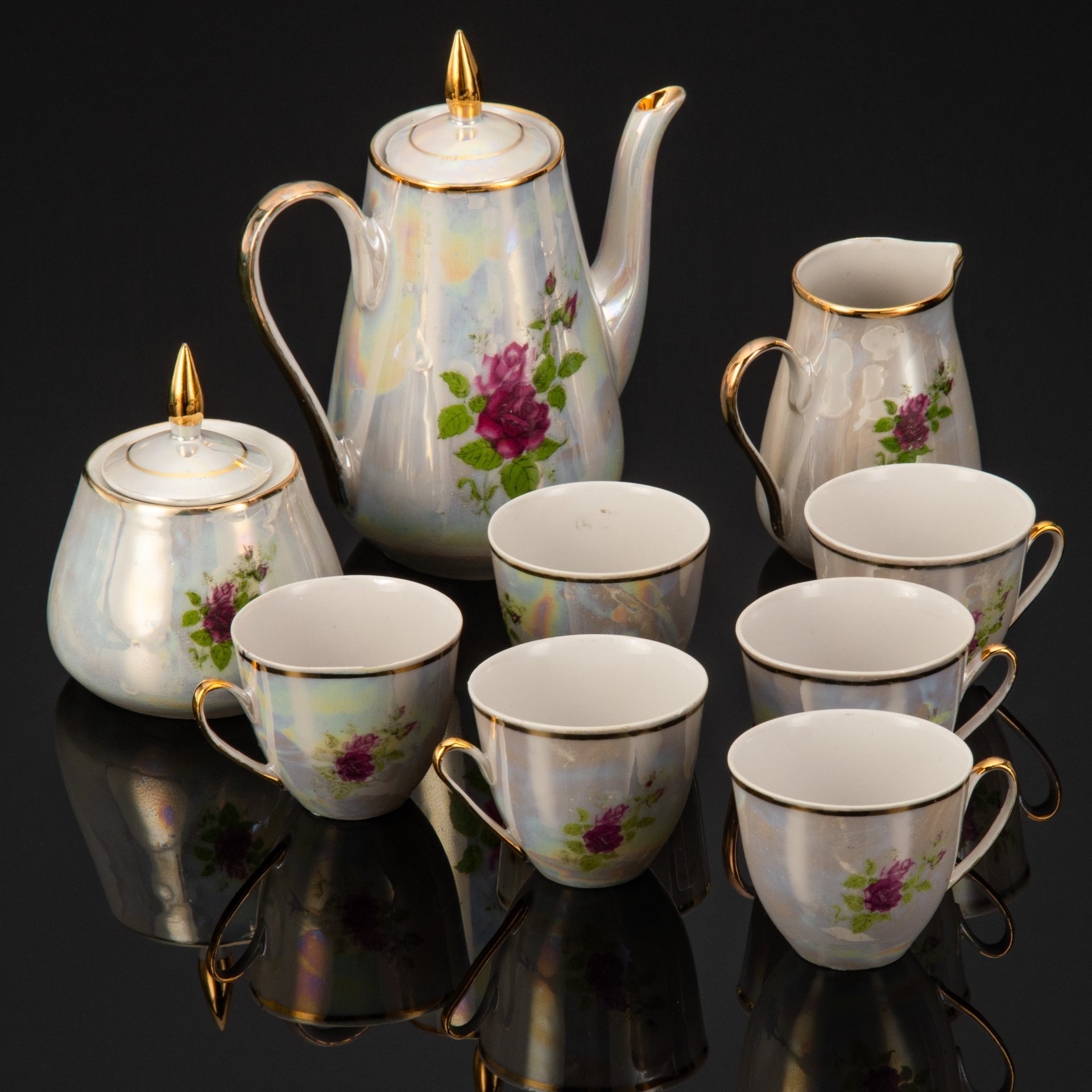 Сервиз кофейный с декором в виде роз на 6 персон (9 предметов), фарфор, деколь, люстр, золочение, Ереванский фаянсовый завод, СССР, 1960-1980 гг.