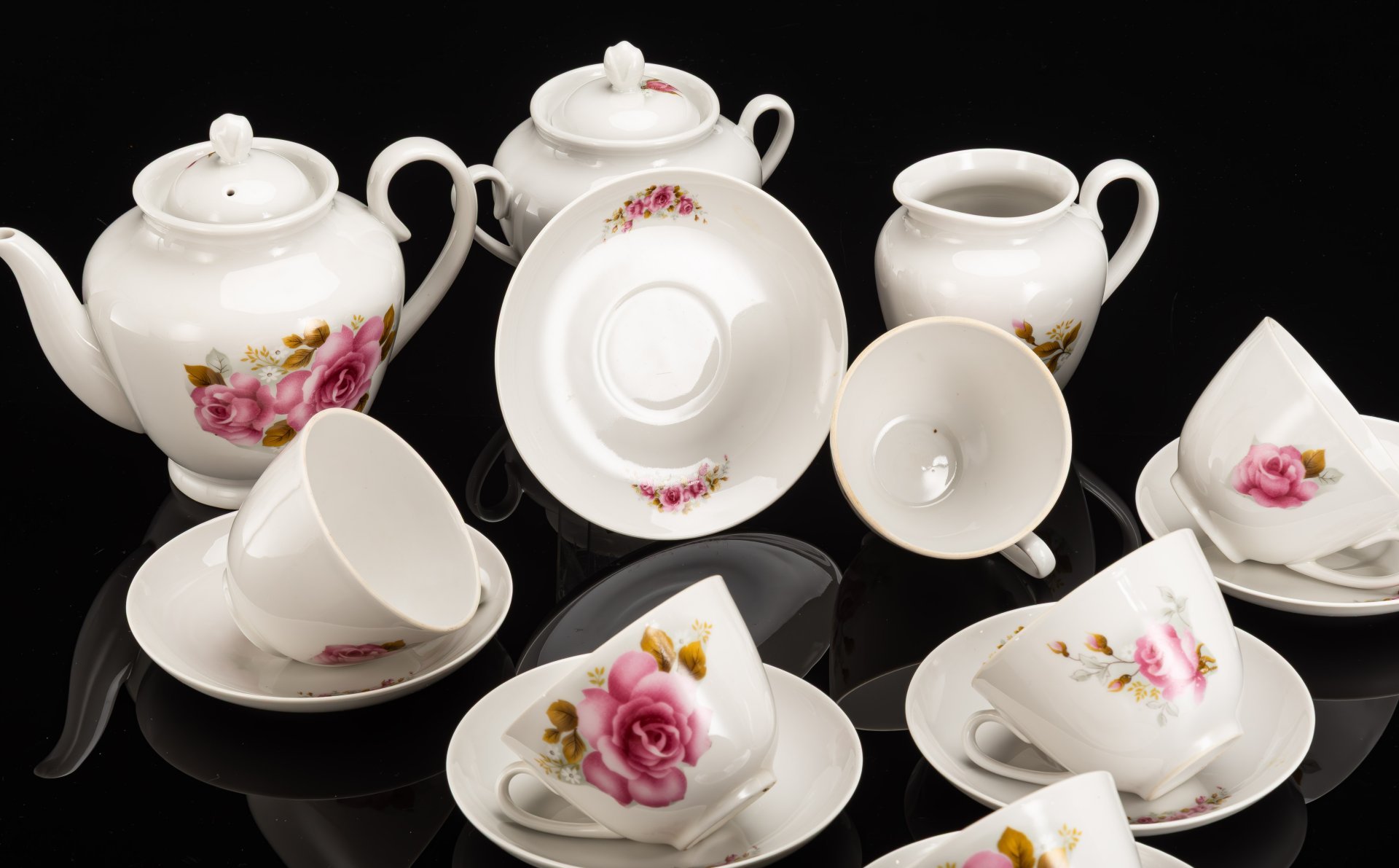 Сервиз чайный с декором в виде роз, на 6 персон (15 предметов)