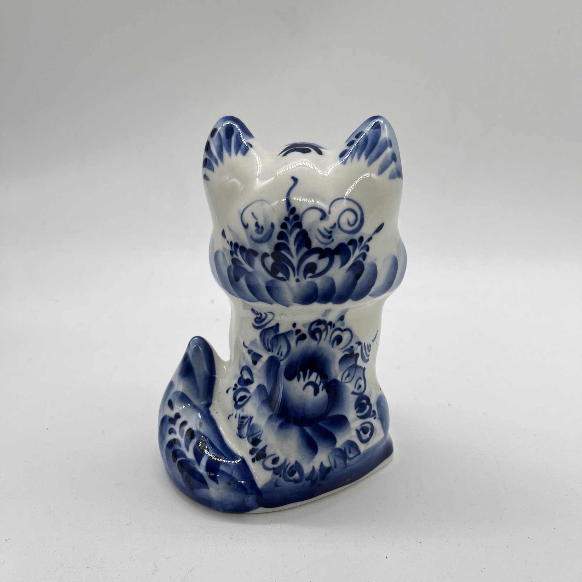 Статуэтка "Котик" с расписным декором, авт. Козырькова, фарфор, роспись, Россия, 1990-2010 гг.