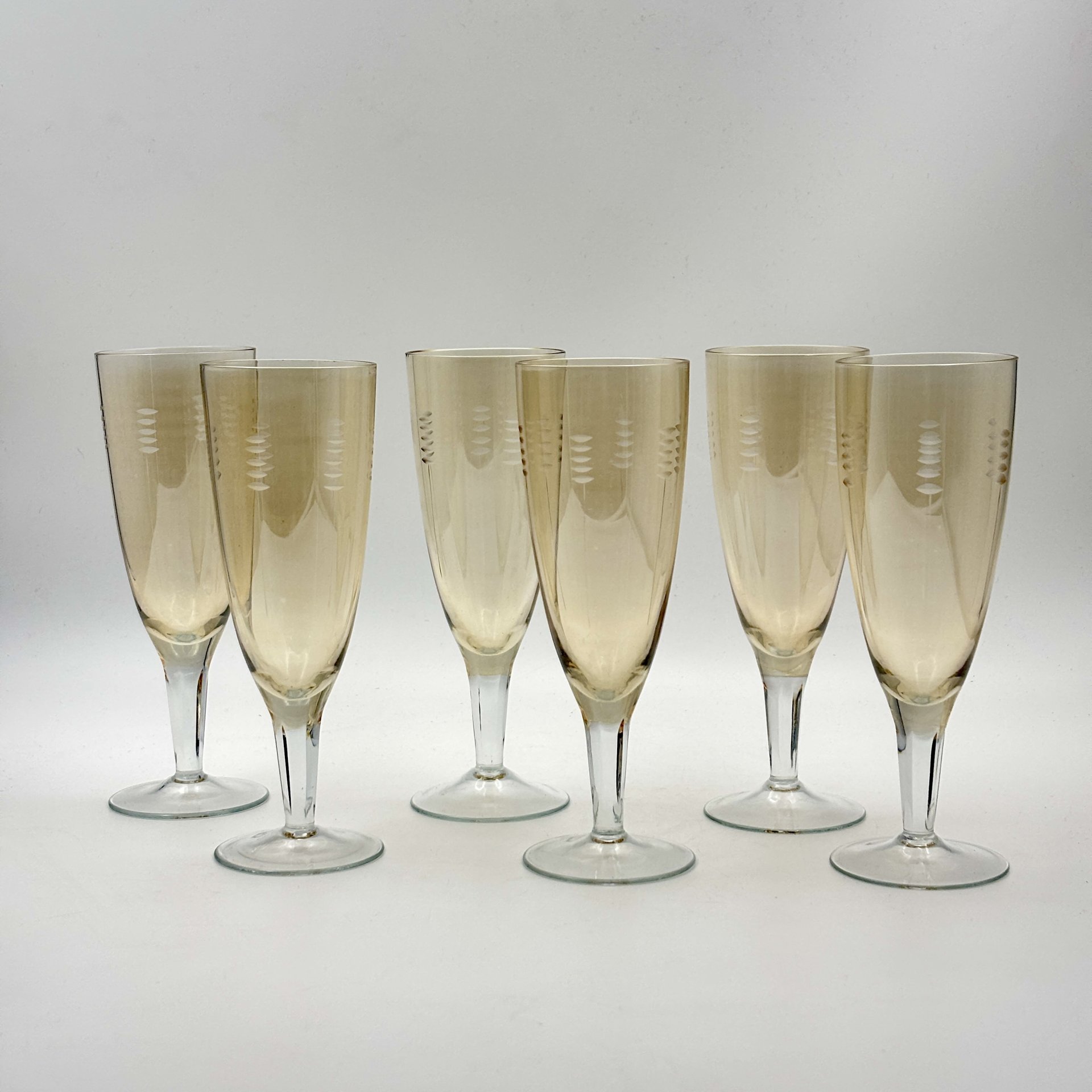 Набор из шести фужеров жёлтого оттенка с лаконичным декором, цветное стекло, алмазная грань, СССР, 1970-1990 гг.