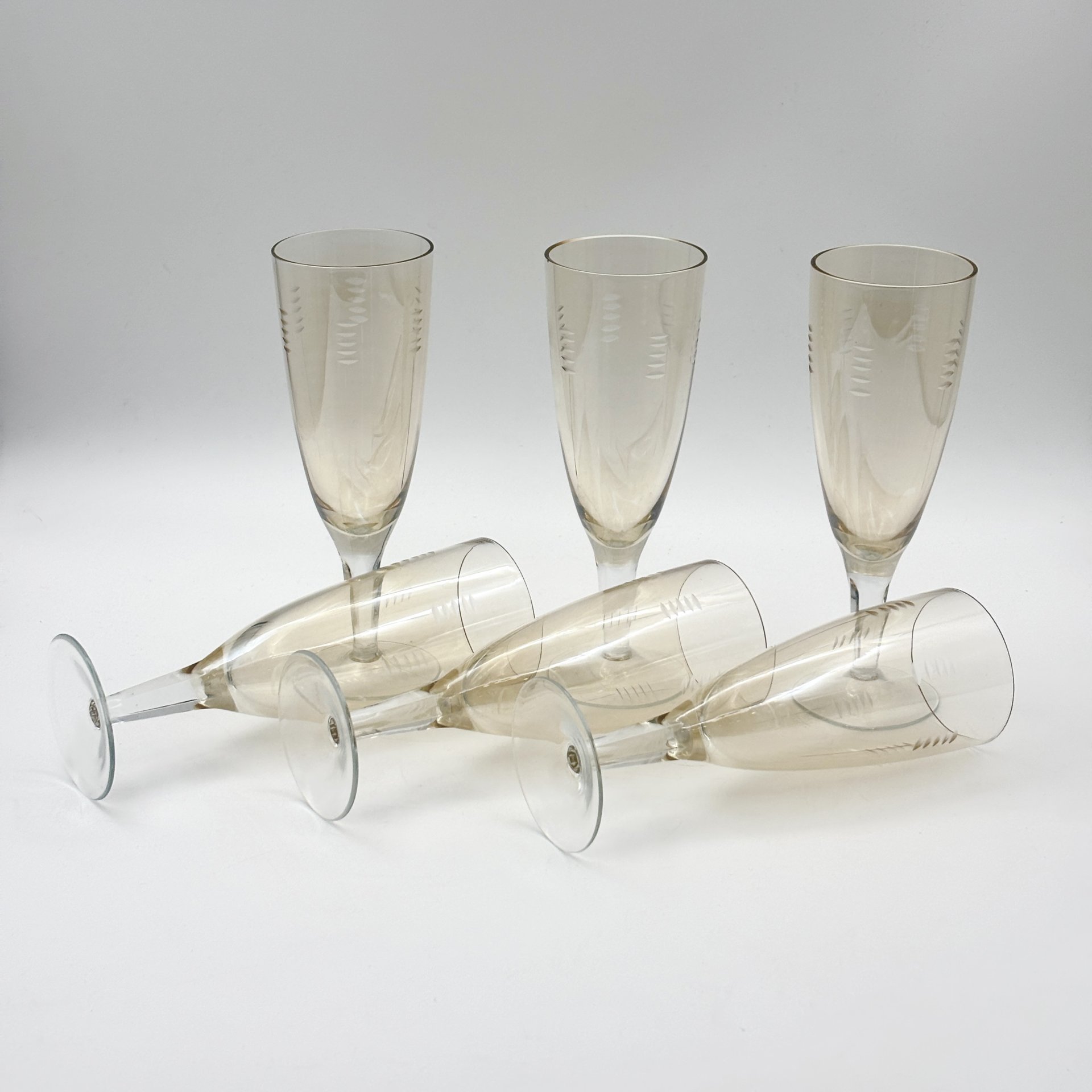 Набор из шести фужеров жёлтого оттенка с лаконичным декором, цветное стекло, алмазная грань, СССР, 1970-1990 гг.