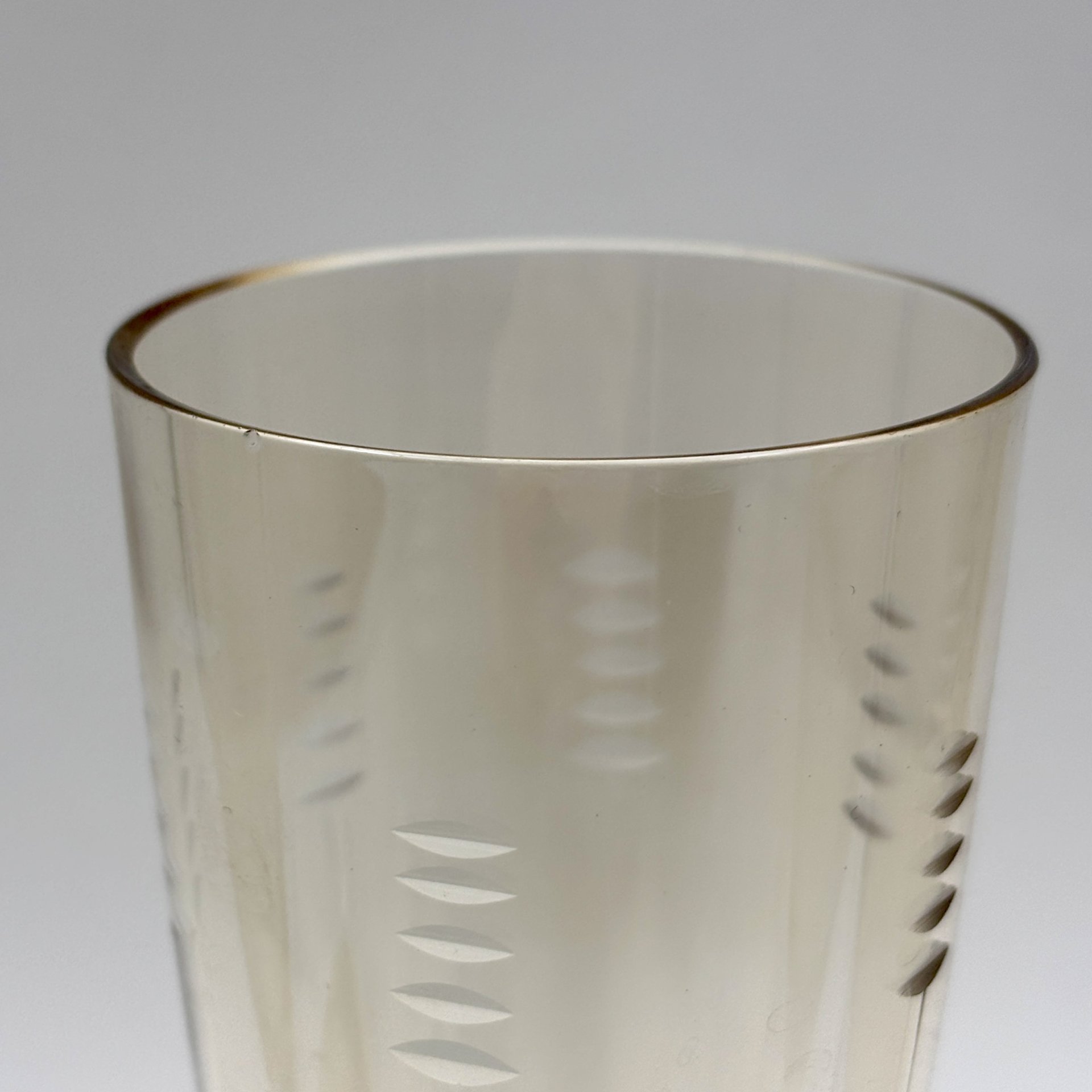 Набор из шести фужеров жёлтого оттенка с лаконичным декором, цветное стекло, алмазная грань, СССР, 1970-1990 гг.