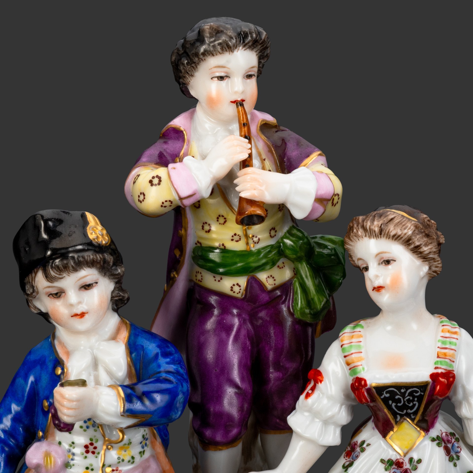 Статуэтка "Дети-музыканты", фарфор, роспись, золочение, Aelteste Volkstedt, Германия, 1950-1958 гг.