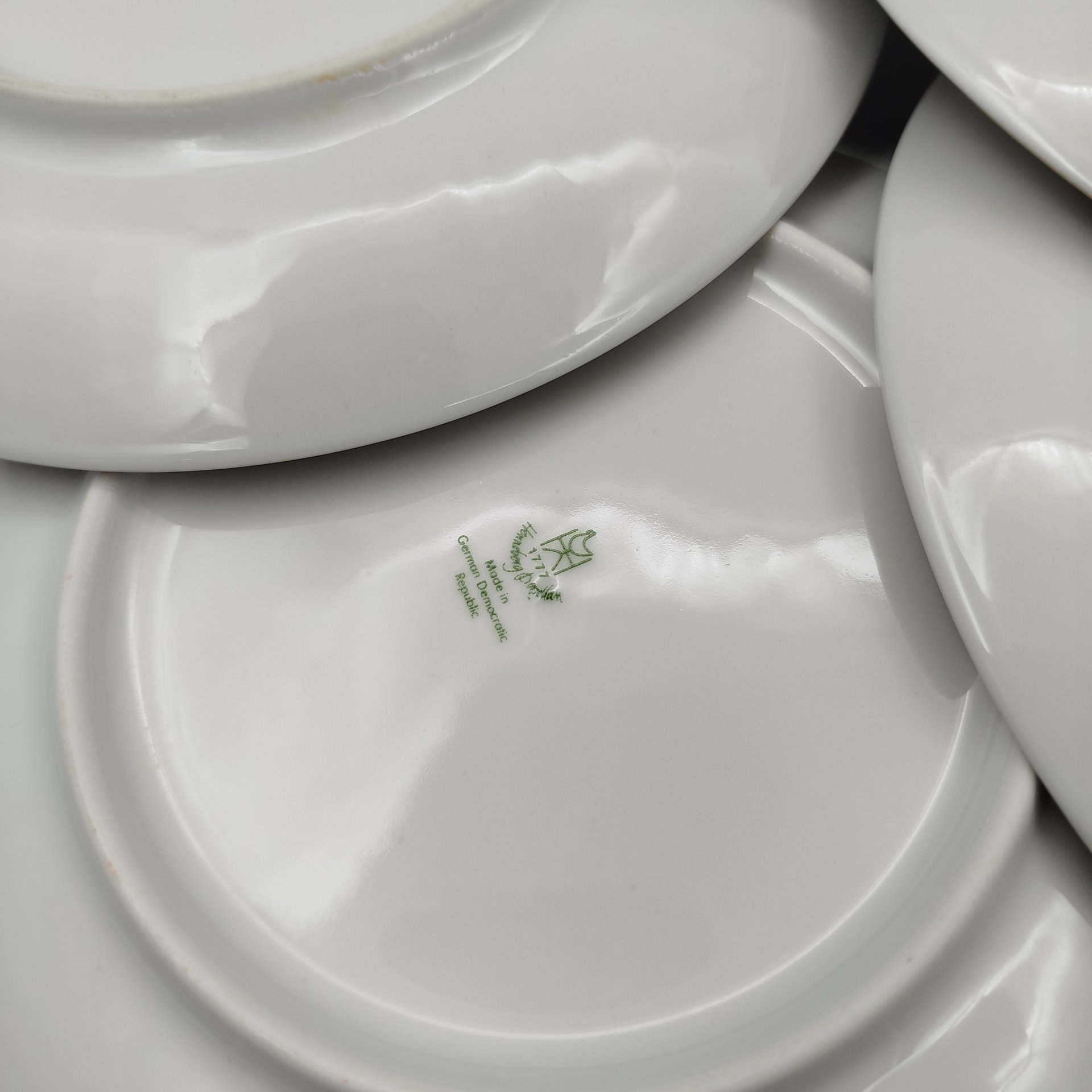 Набор десертных тарелок с цветочным декором на 6 персон, фарфор, деколь, золочение, Graf Von Henneberg Porzellan, 1777 Jlmenau, ГДР, 1977-1990 гг.