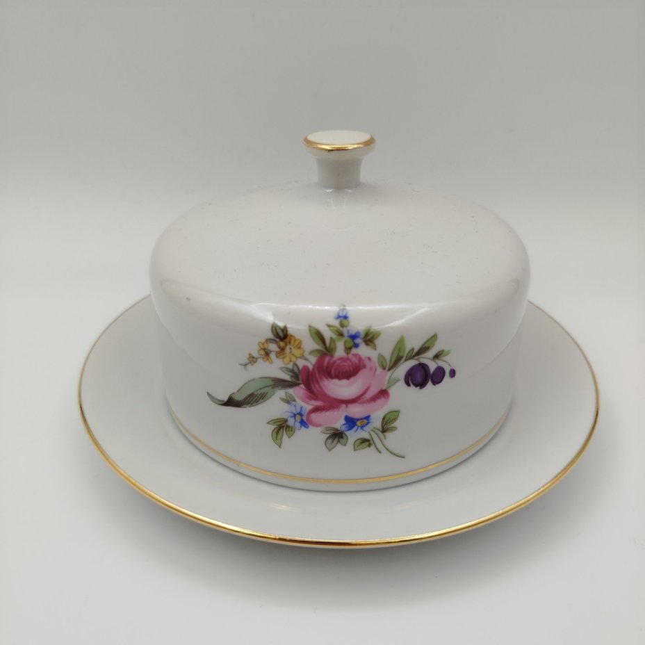 Маслёнка с цветочным декором