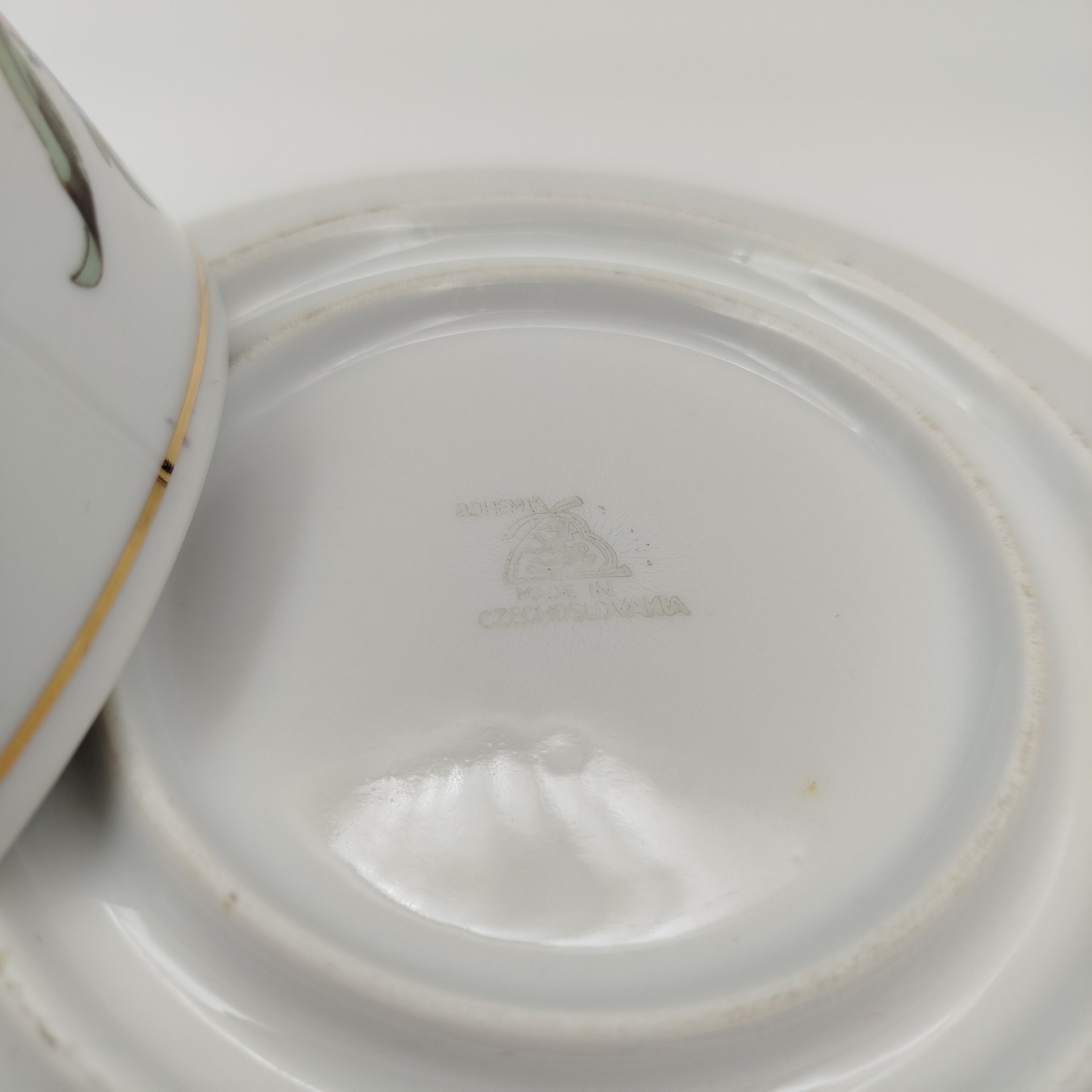 Маслёнка с цветочным декором