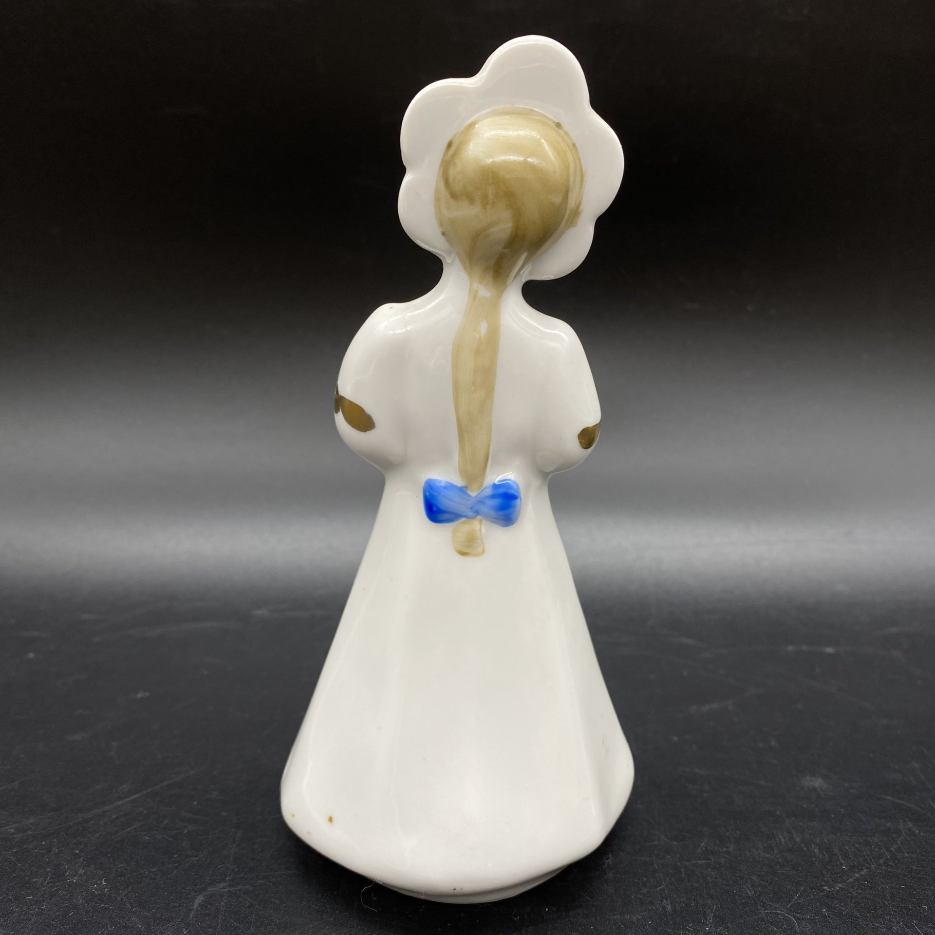 Статуэтка фестивальная "Катюша с голубем" (XII-Москва-85), Дулевский фарфоровый завод (Дулёво)