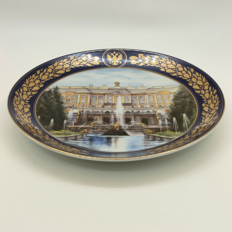 Тарелка настенная "Большой каскад и Большой дворец. Петергоф" из коллекционной серии "Лучшие виды Петергофа", АКМ Сувениры