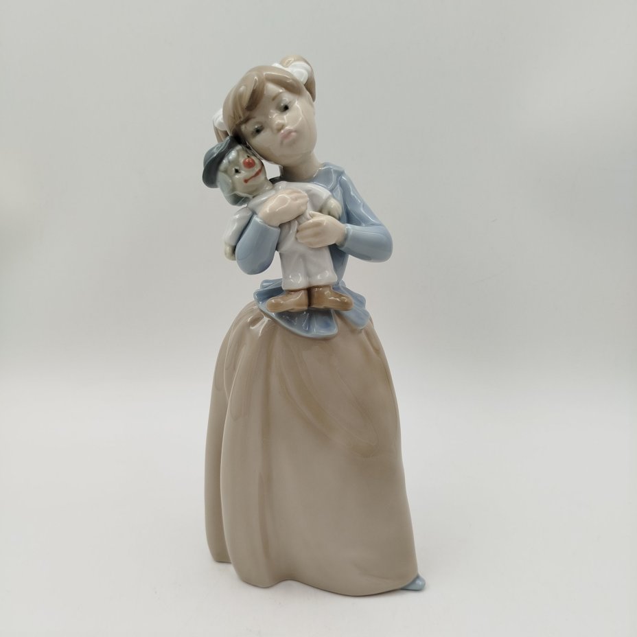 Статуэтка "Девочка с игрушечным клоуном", фарфор, роспись, NAO Porcelain, Испания, 1985-2000 гг.