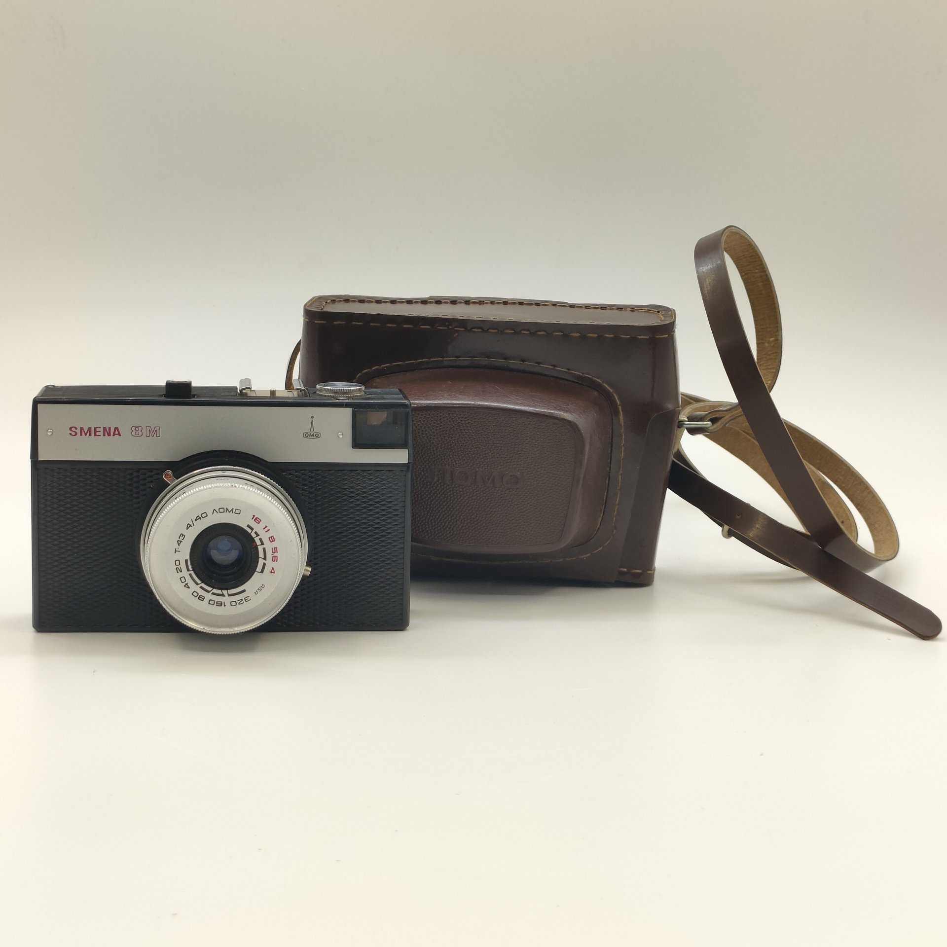 Фотоаппарат "Смена-8" в оригинальном кофре (не работает), металл, стекло, полимерный материал, кожа, ЛОМО (Ленинградское оптико-механическое объединение), СССР, 1970-1990 гг.