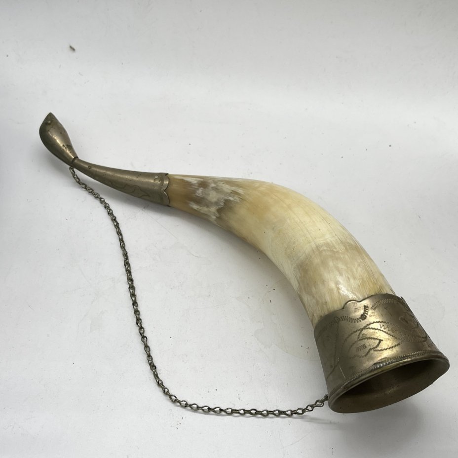 Рог изобилия (кубок для вина) с фигурным навершием