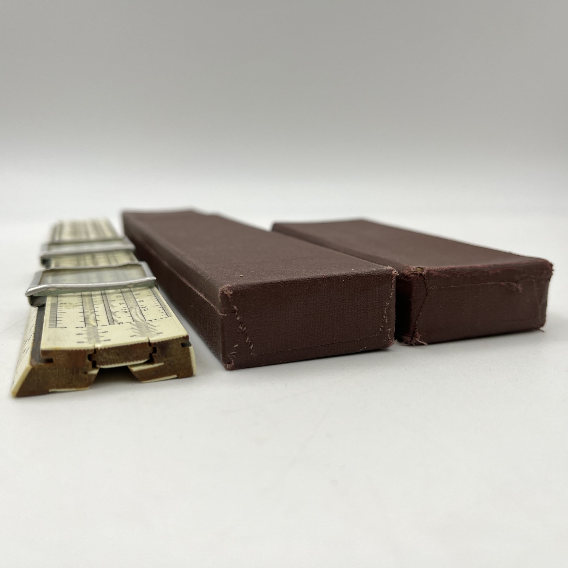 Линейка логарифмическая в кофре