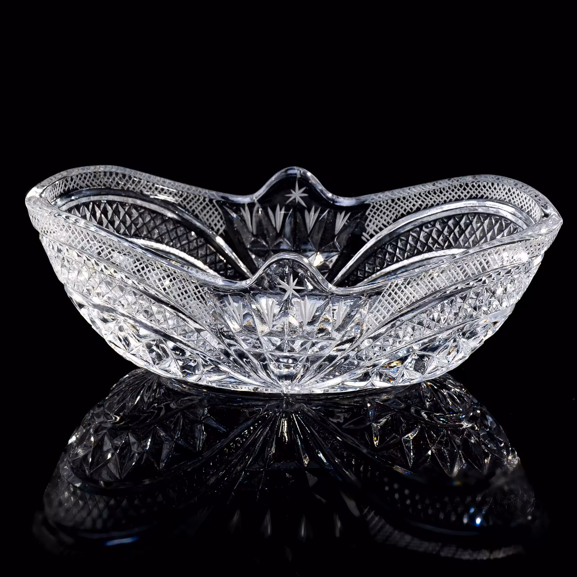 Ваза для конфет с рельефным декором, стекло, СССР, 1970-1990 гг.