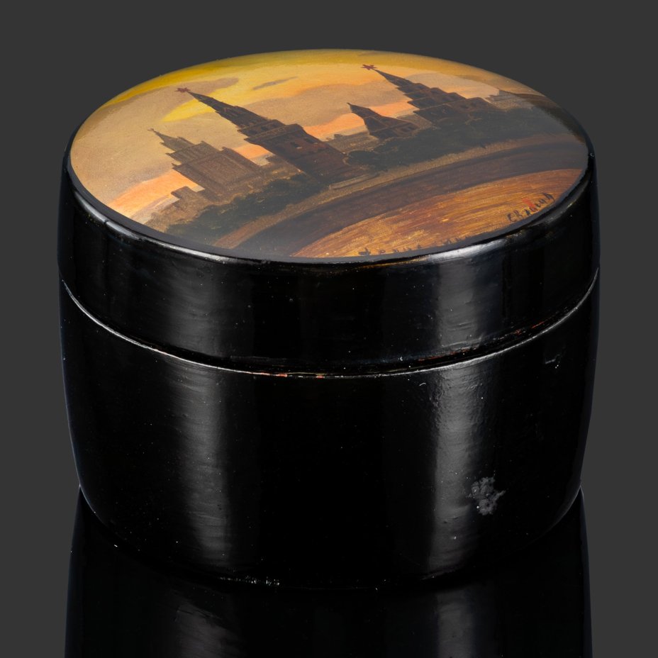 Шкатулка (лаковая миниатюра) "Москва. Кремль", автор Власов, папье-маше, лак, роспись, письмо "по-сквозному" (на светоотражающем материале), Федоскинская фабрика миниатюрной живописи (Федоскино), СССР, 1950-1980 гг.