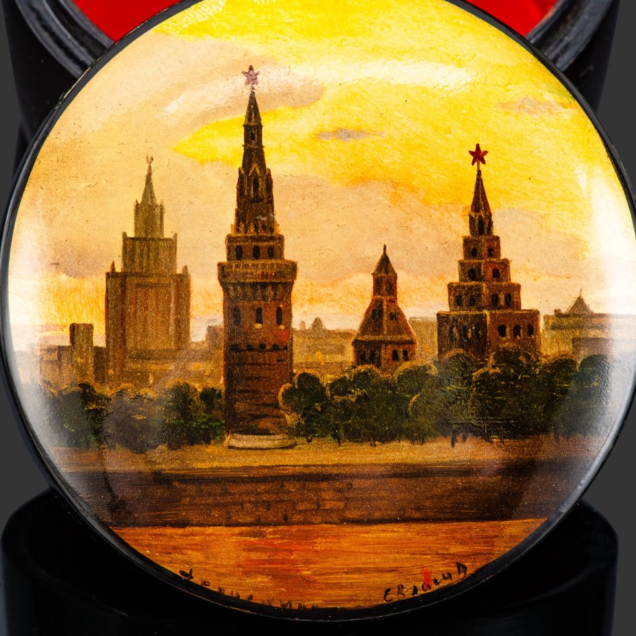 Шкатулка (лаковая миниатюра) "Москва. Кремль", автор Власов, папье-маше, лак, роспись, письмо "по-сквозному" (на светоотражающем материале), Федоскинская фабрика миниатюрной живописи (Федоскино), СССР, 1950-1980 гг.