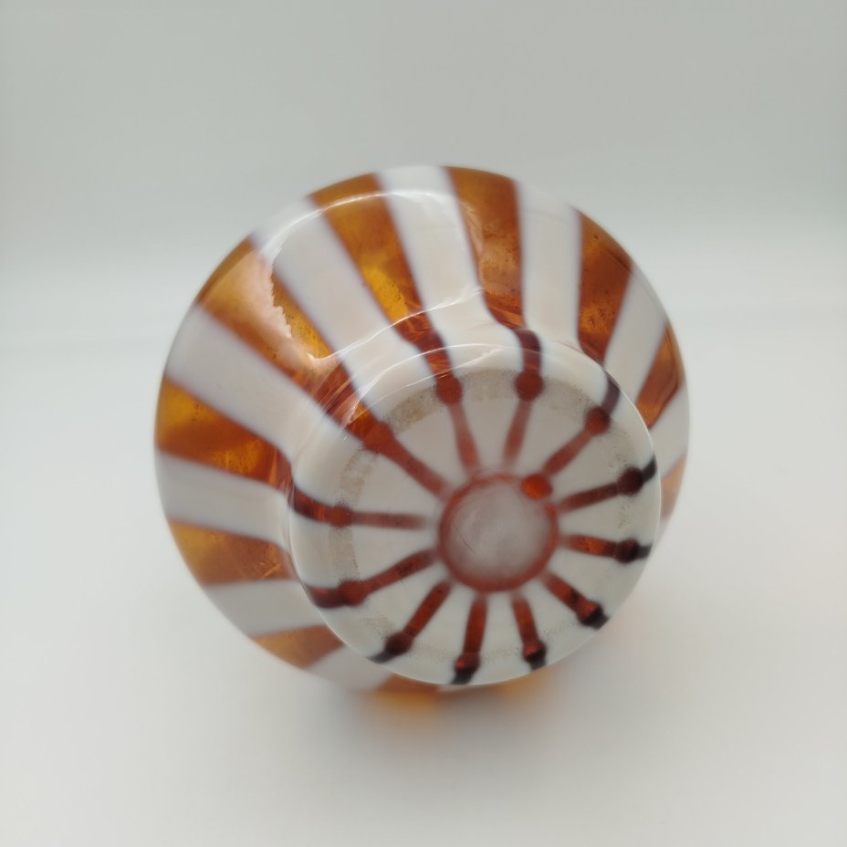 Ваза оригинальной формы с вертикальными полосами, стекло, сульфидно-цинковое стекло, Стекольный завод «Красный май», СССР, 1960-1980 гг.