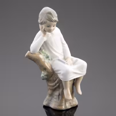 Статуэтка "Мальчик читающий книгу", Lladro