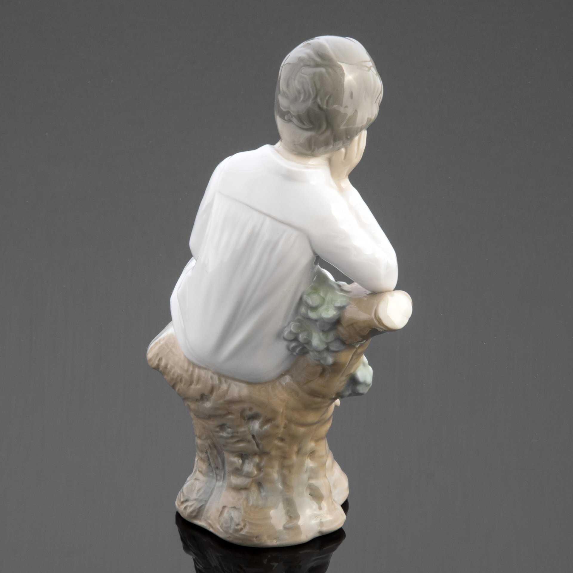 Статуэтка "Мальчик читающий книгу", Lladro