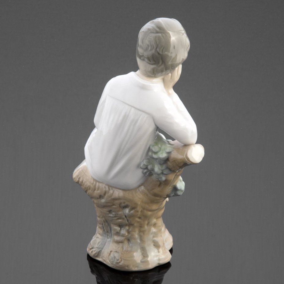 Статуэтка "Мальчик читающий книгу", Lladro