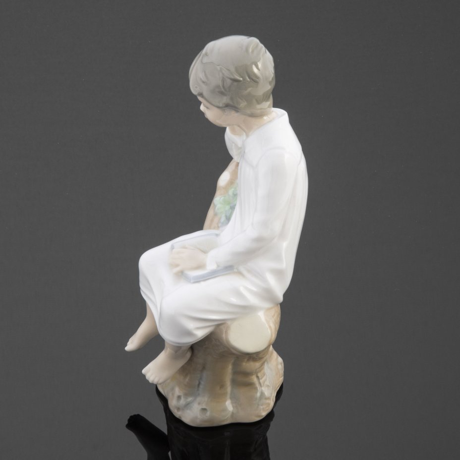 Статуэтка "Мальчик читающий книгу", Lladro