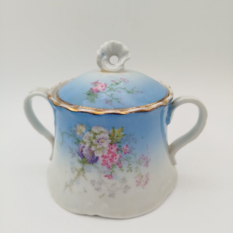 Сахарница с декором из полевых цветов, фарфор, крытье, деколь, золочение, Российская империя, 1880-1910 гг.