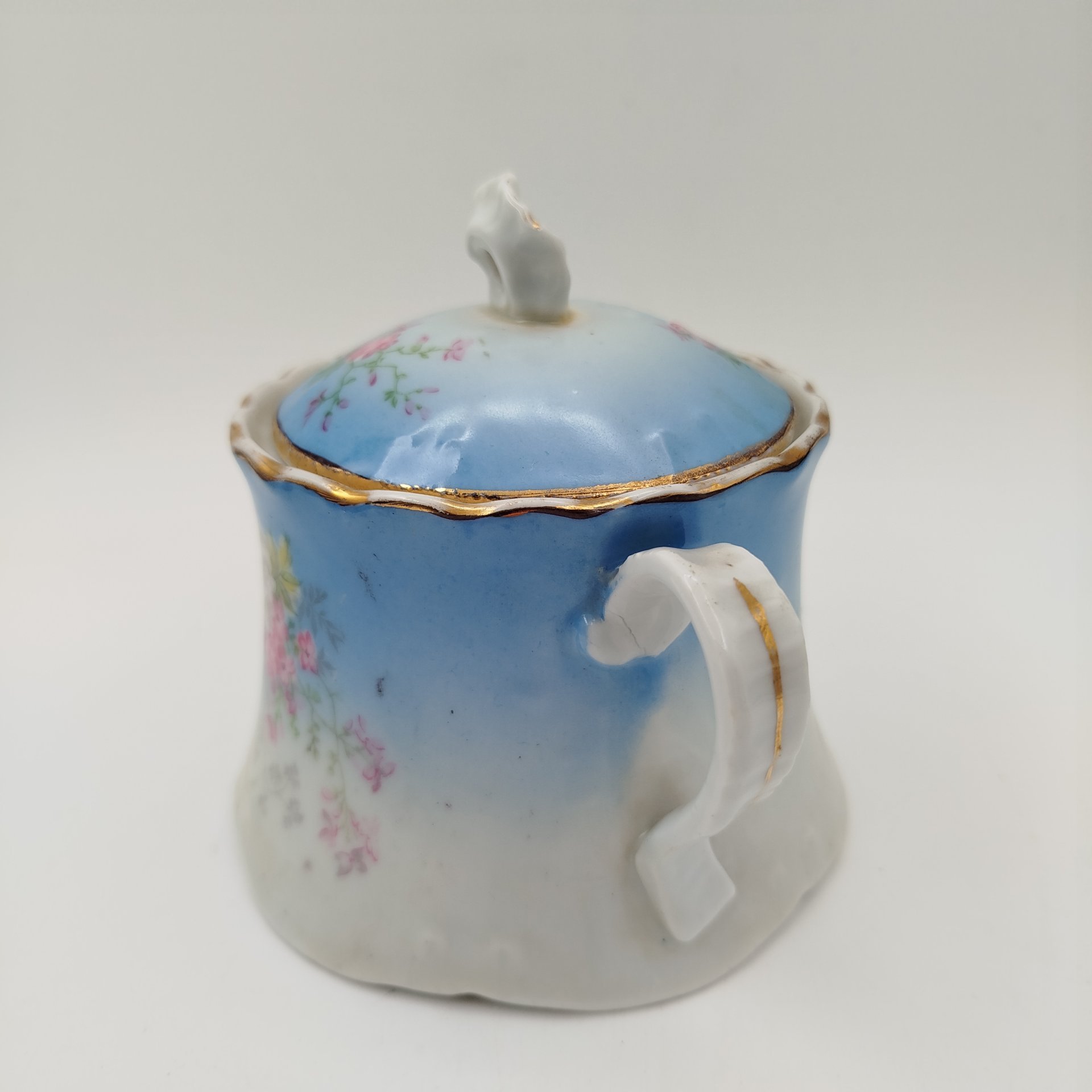 Сахарница с декором из полевых цветов, фарфор, крытье, деколь, золочение, Российская империя, 1880-1910 гг.