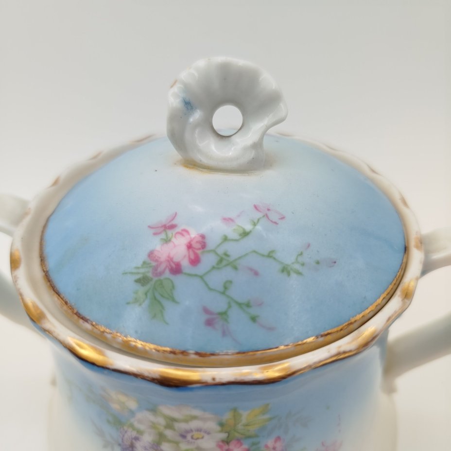 Сахарница с декором из полевых цветов