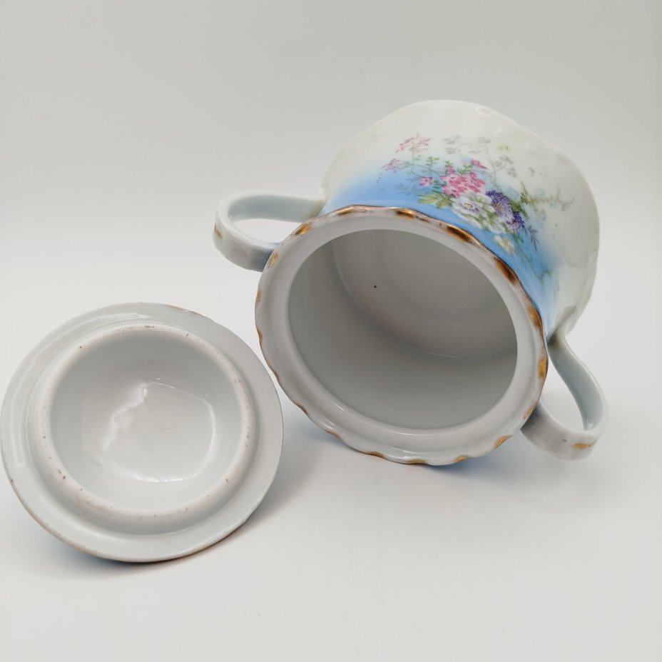 Сахарница с декором из полевых цветов