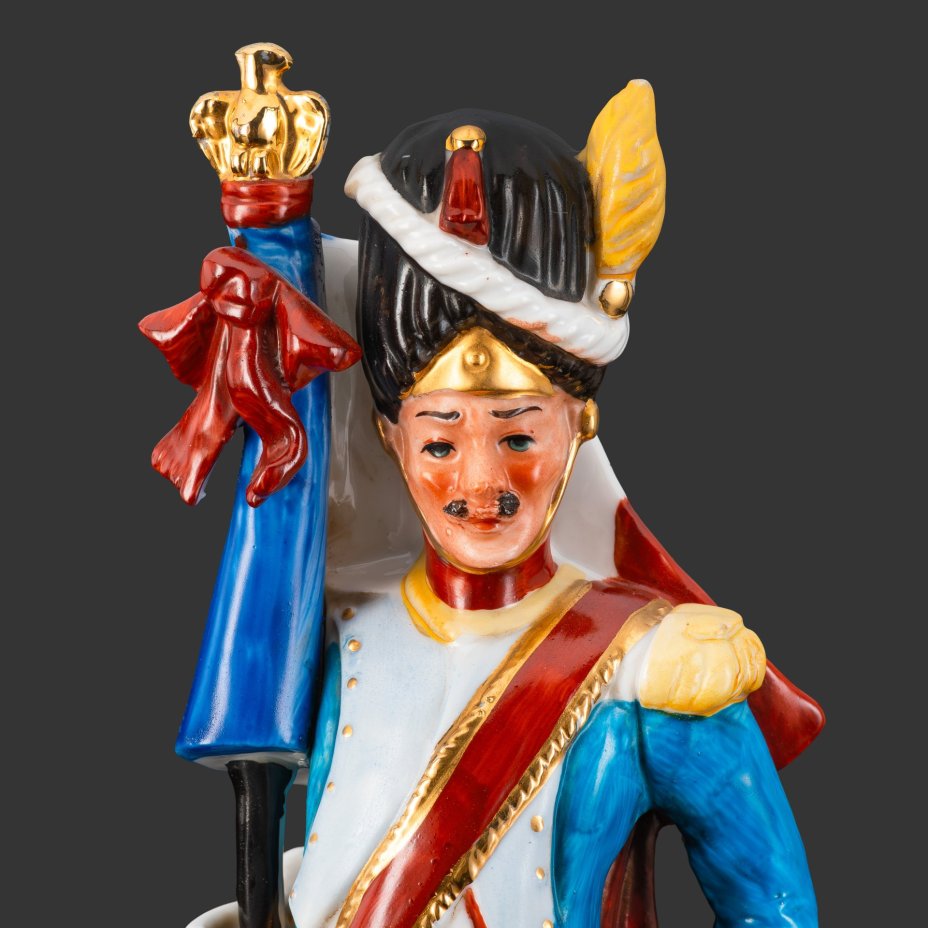 Статуэтка "Знаменосец" из серии "Армия Наполеона", мануфактура Muhr (г. Шарлеруа)