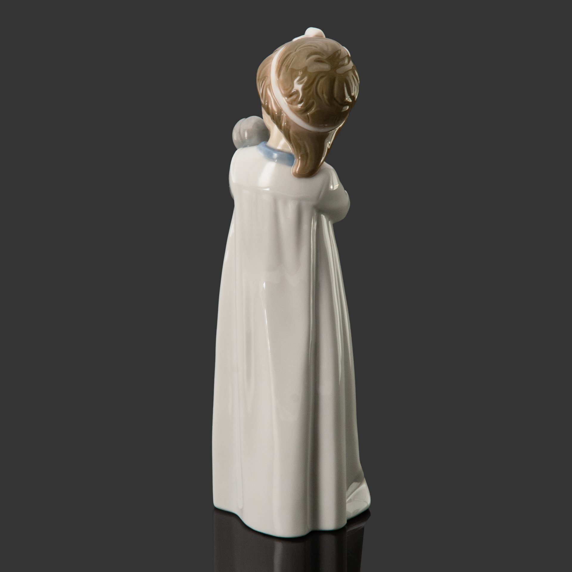 Статуэтка "Девочка с куклой", фарфор, роспись, NAO Porcelain, Испания, 1970-2000 гг.