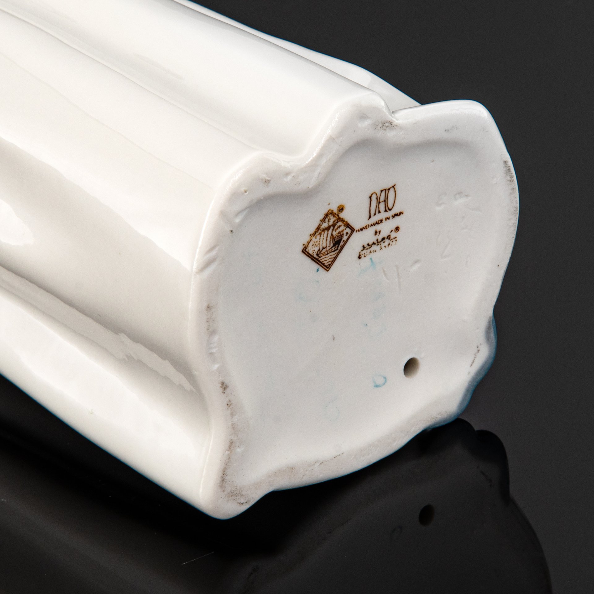 Статуэтка "Девочка с куклой", фарфор, роспись, NAO Porcelain, Испания, 1970-2000 гг.