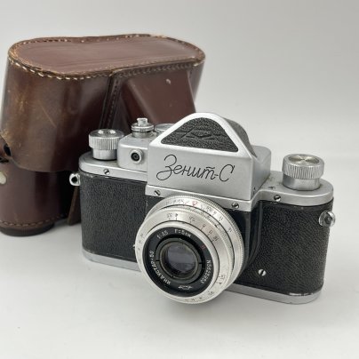 Фотоаппарат (нерабочий) "Зенит-С" с объективом "Индустар-50" 1:3,5, F=5 cm, в кофре, Красногорский механический завод (КМЗ)