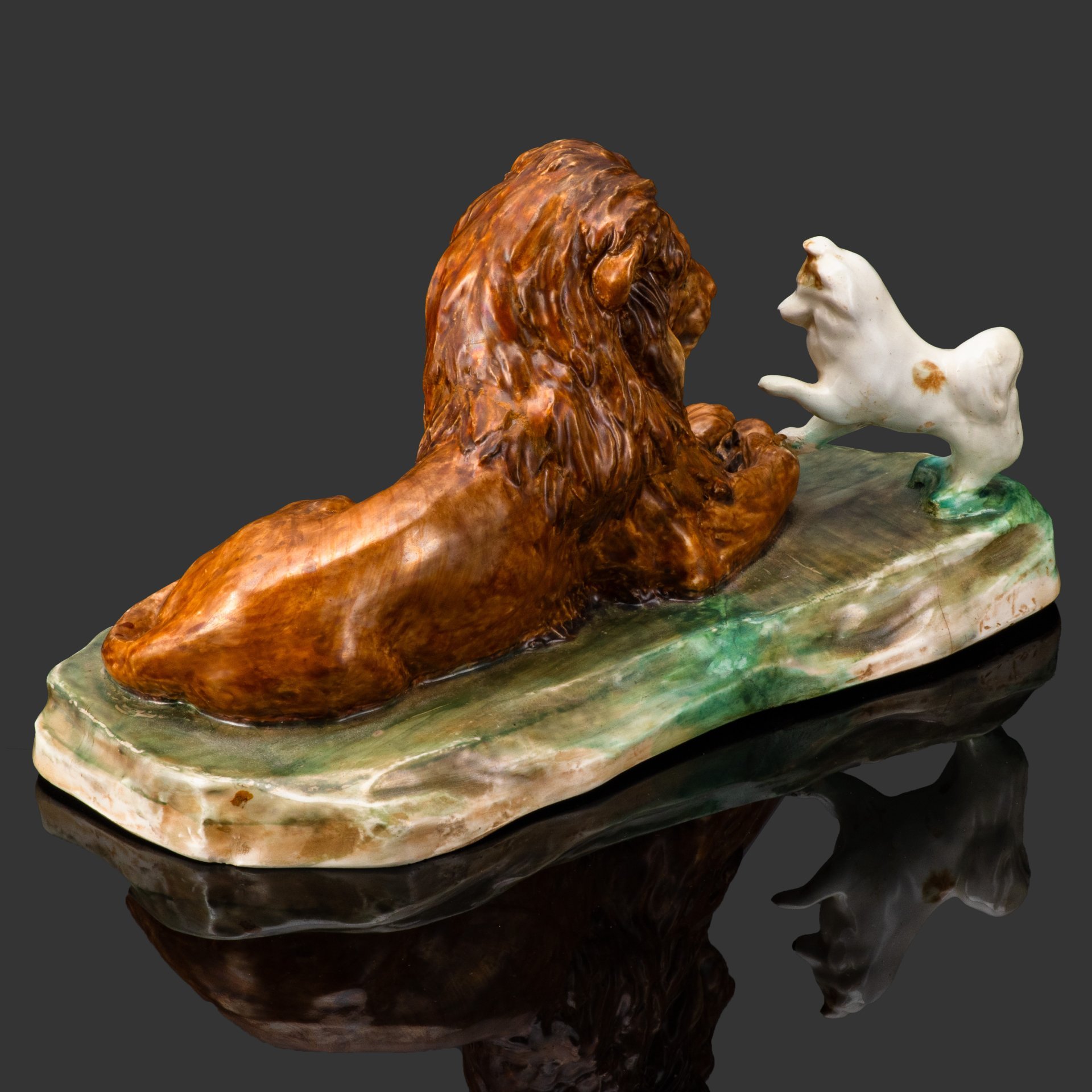 [Авторская] Скульптура "Лев и собачка", авторская подпись Е.М. Гуревич, фаянс, роспись, Гжельский керамический завод, СССР, 1930-1950 гг.