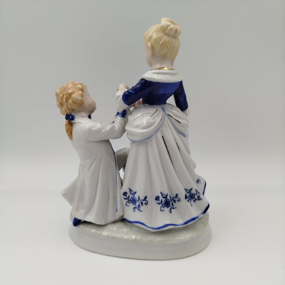 Статуэтка "Галантная сцена"