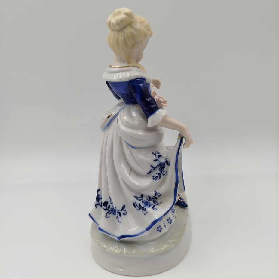 Статуэтка "Галантная сцена"