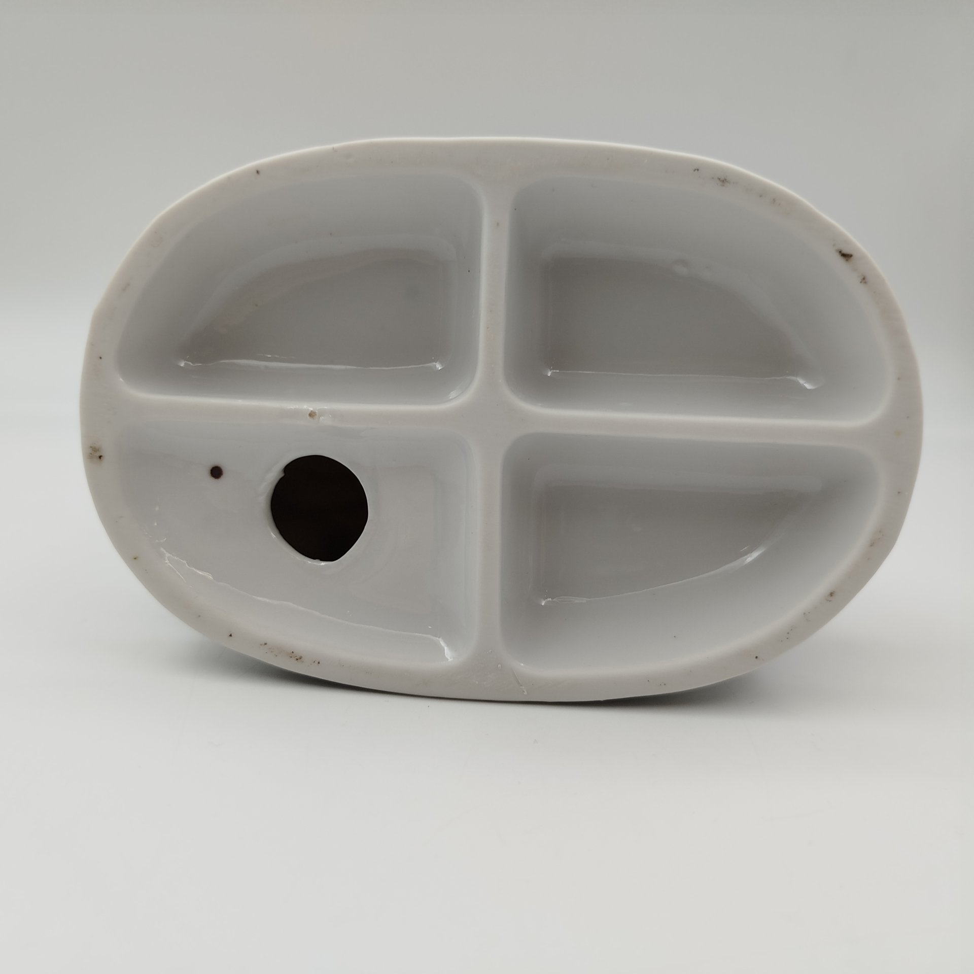 Статуэтка "Галантная сцена", фарфор, роспись, деколь, золочение, Азия, 2010-2015 гг.