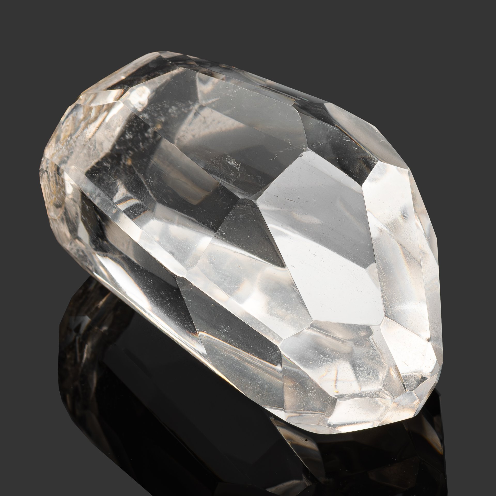 Печать личная из горного хрусталя с инициалами "М.Ф.Б" (?), выполненными готическим шрифтом, под "древней царской короной"