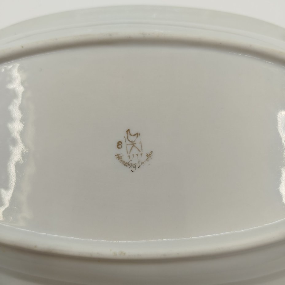 Набор из двух сервировочных блюд овальной формы из сервиза мадонна, фарфор, деколь, обводка, золочение, люстр, Graf Von Henneberg Porzellan, 1777 Jlmenau, ГДР, 1972-1977 гг.