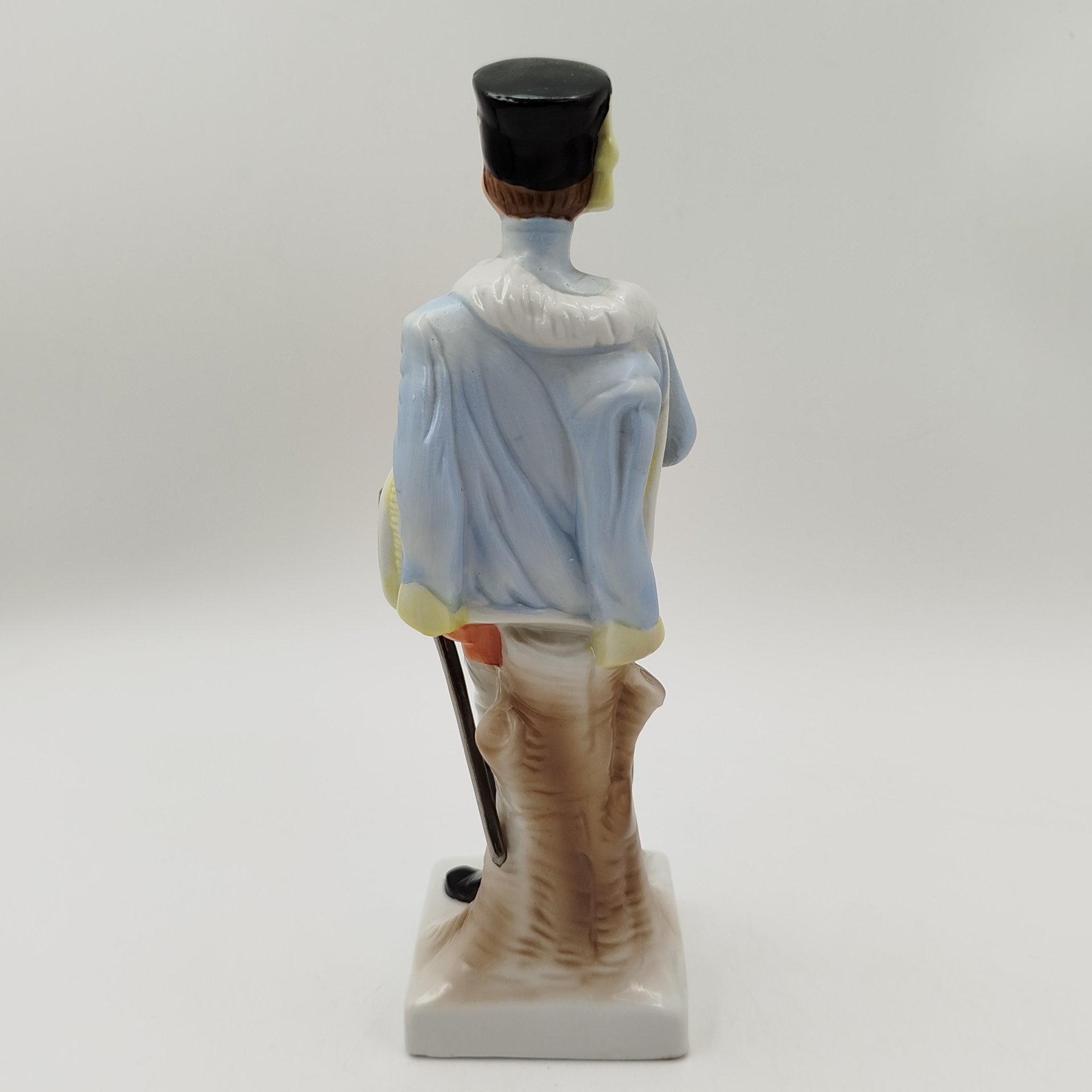 Статуэтка  "Officier des Chasseurs" ("Офицер конных егерей"), фарфор, роспись, золочение, Западная Европа, 1960-1990 гг.