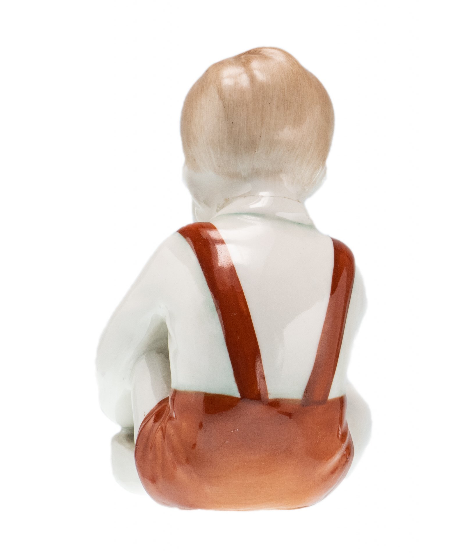 Статуэтка "Мальчик за примеркой", фарфор, роспись, мануфактура "Аquincum porcelain", Венгрия, 1970-1990 гг