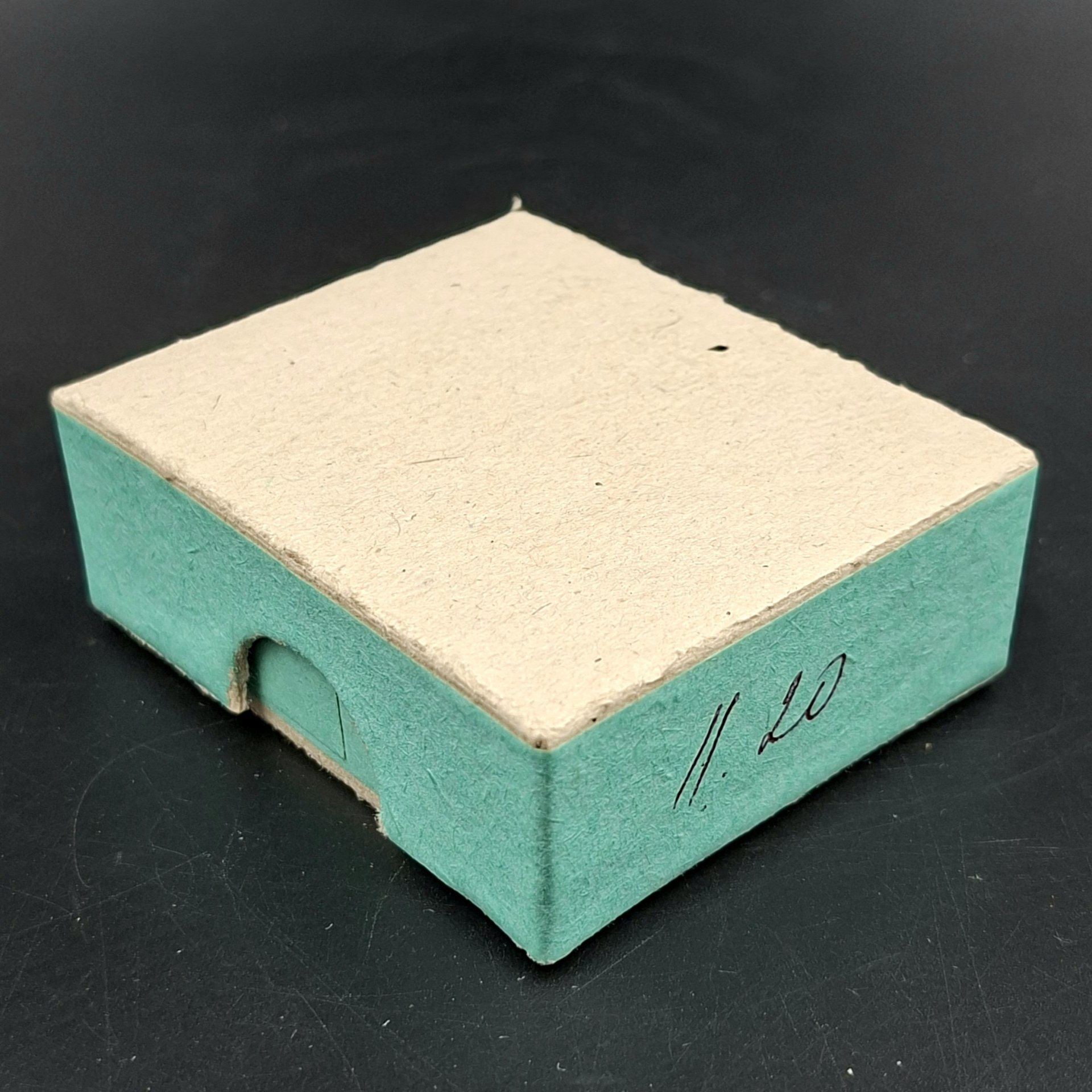 Брошь винтажная "Паук" в оригинальной коробке, янтарь, латунь, золочение, картон, Калининградский янтарный комбинат, СССР, 1987-1992 гг.