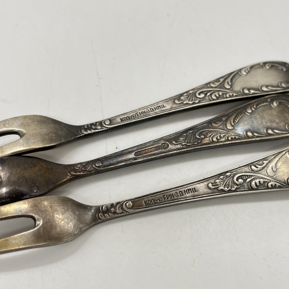 Набор из 3 вилок для лимона с растительным декором на ручке, мельхиор (медь-никель), Кольчугинский завод цветных металлов, СССР, 1950-1960 гг.