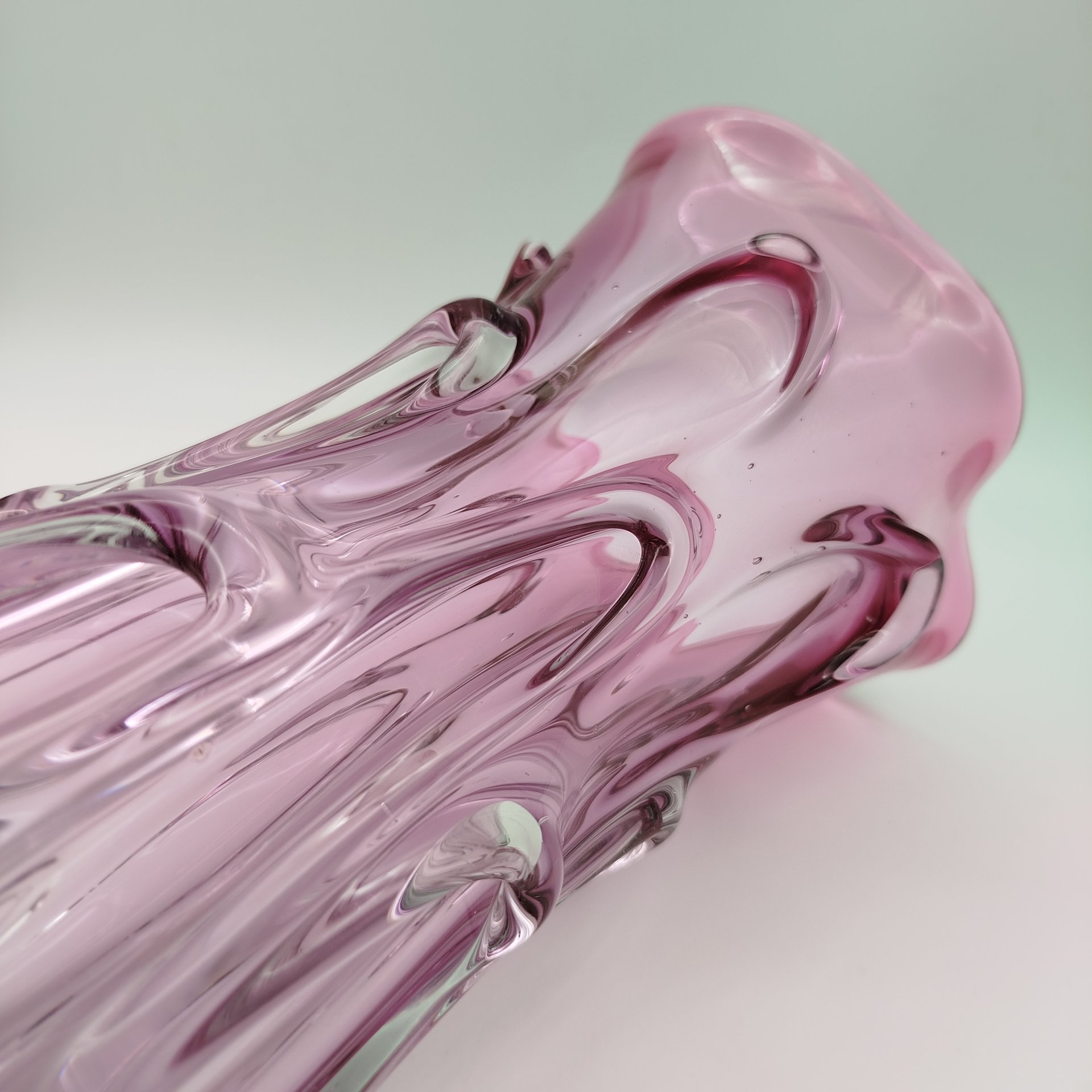 Ваза розового оттенка (большая)