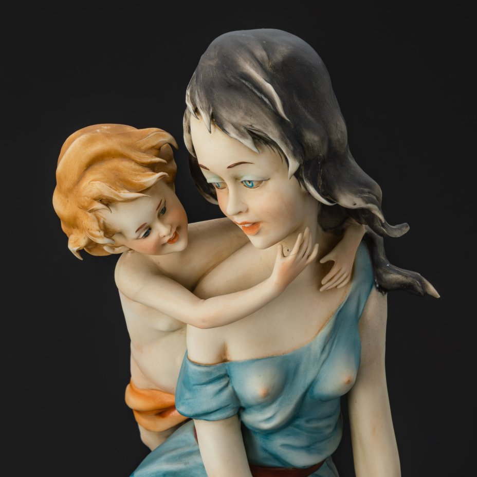 Статуэтка "Мать и дитя"