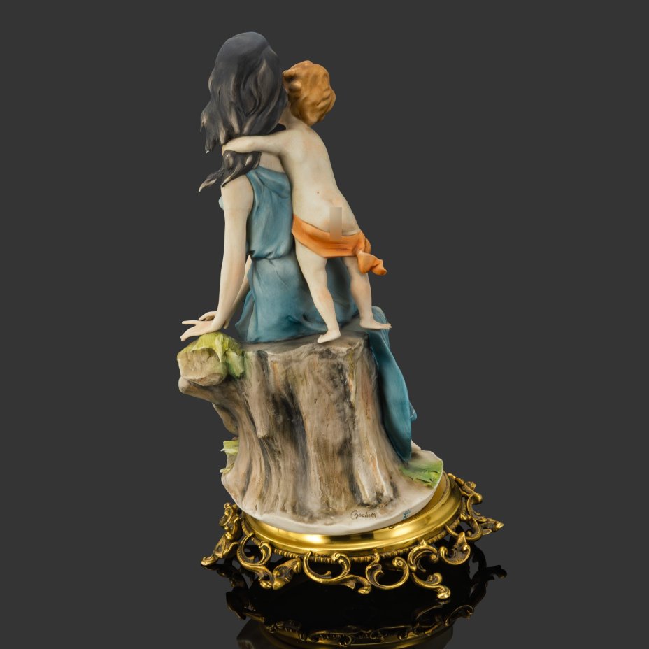 Статуэтка "Мать и дитя"