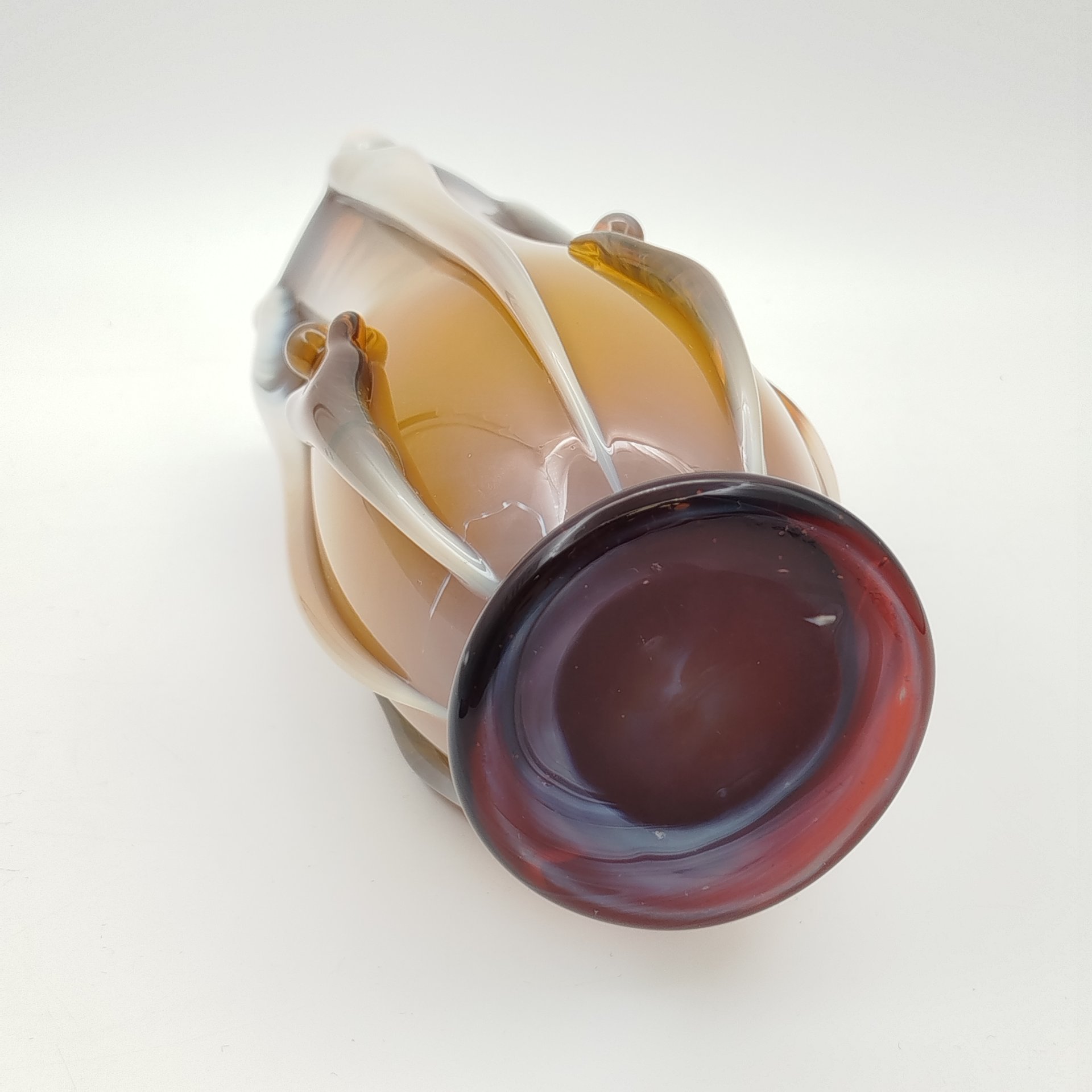 Ваза для цветов с рельефным декором на тулове, стекло, сульфидно-цинковое, гутная техника, налепы, Стекольный завод «Красный май», СССР, 1960-1970 гг.