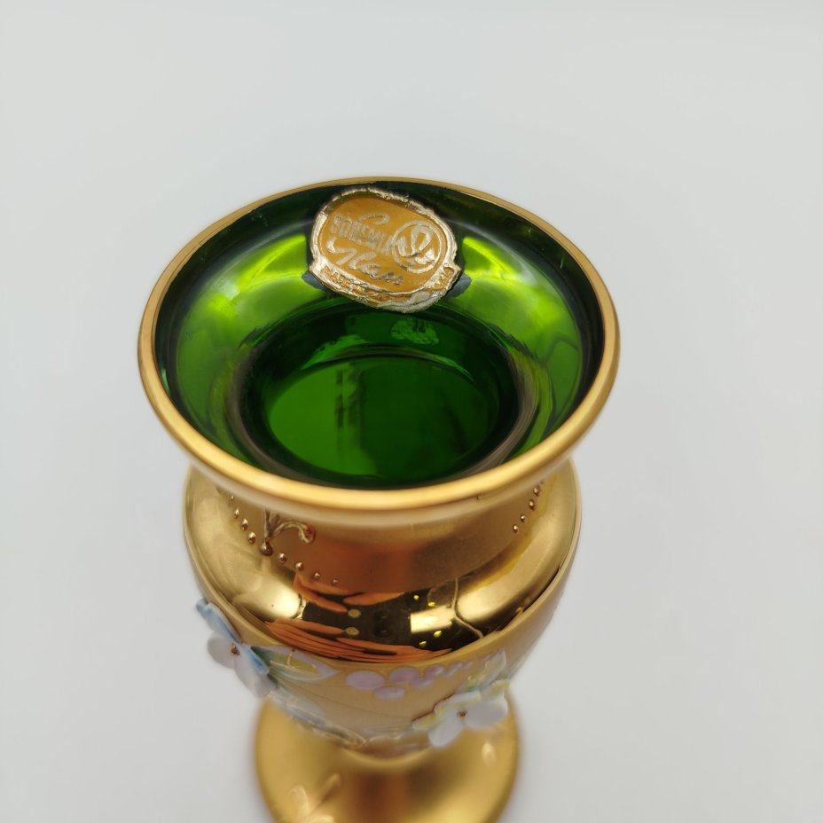 Вазочка зелёного оттенка с лепным цветочным декором, "Bohemian glass", стекло, золочение, мастика, роспись, Чехословакия, 1970-1990 гг.