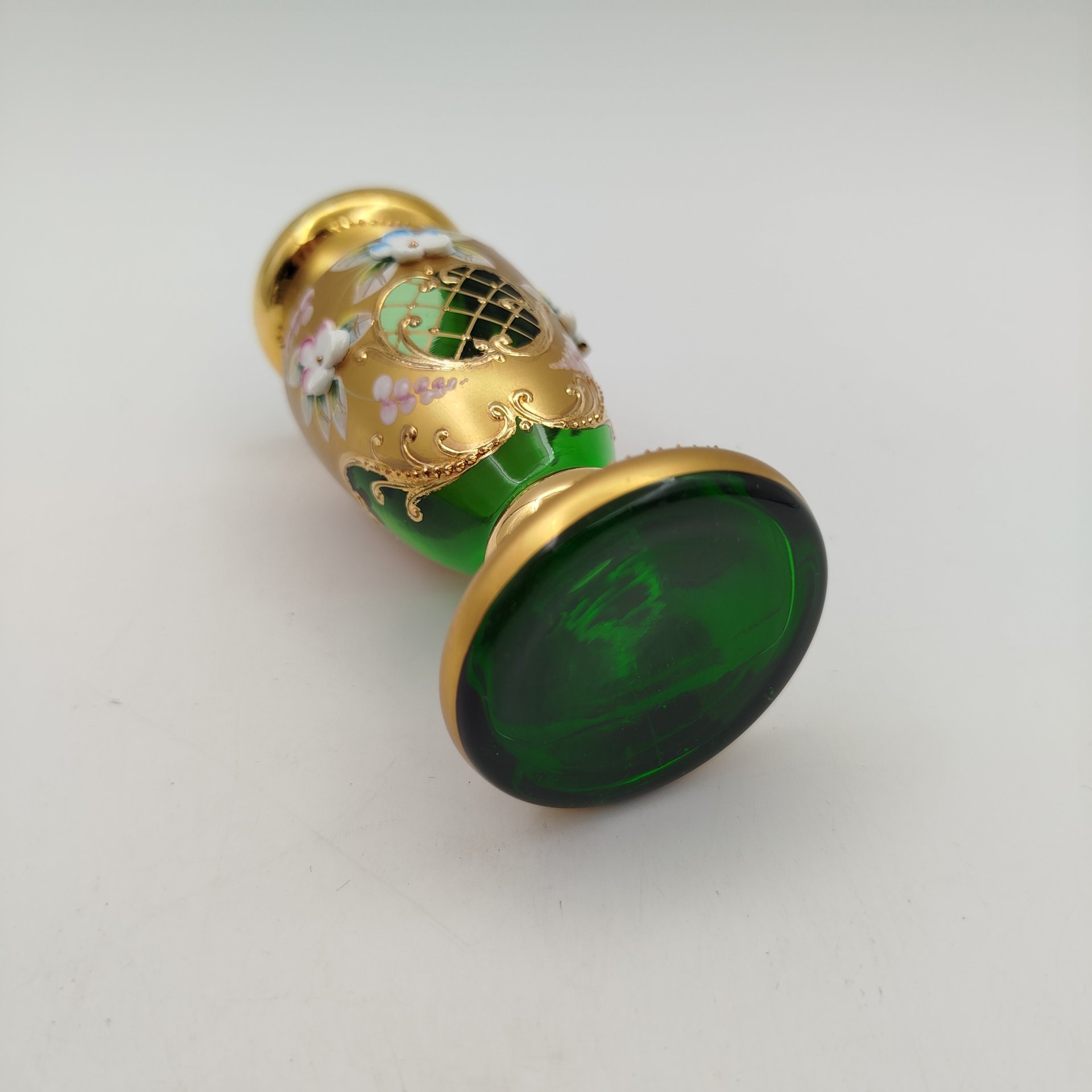 Вазочка зелёного оттенка с лепным цветочным декором, "Bohemian glass", стекло, золочение, мастика, роспись, Чехословакия, 1970-1990 гг.