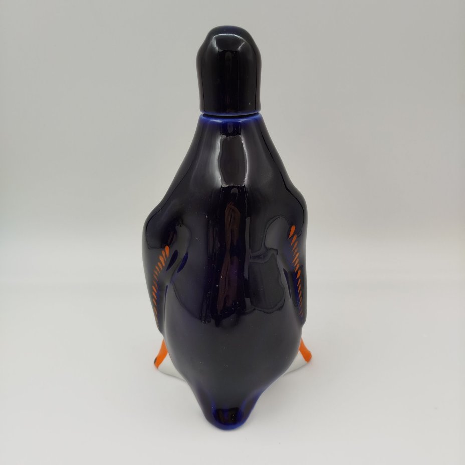 Штоф "Пингвин", скульптор Н.А. Кольцов, фарфор, кобальт, роспись, Ленинградский фарфоровый завод (ЛФЗ), СССР, 1960-1970 гг.