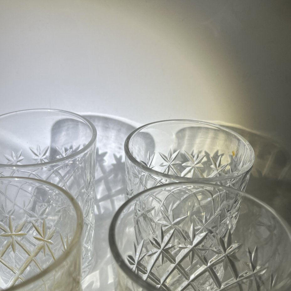 Набор из 4 стаканов с геометрическим декором